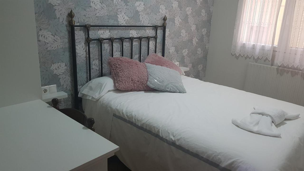 Apartamentos Paz Ribadeo Esterno foto